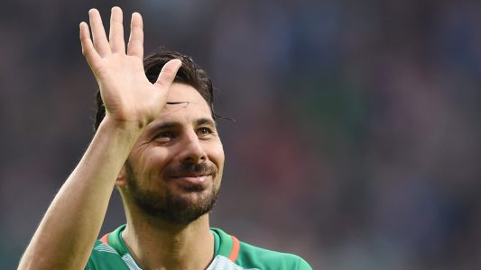 Claudio Pizarro wurde in Peru geboren, spielt aber schon seit Jahren in Deutschland Fußball. (Foto: dpa)