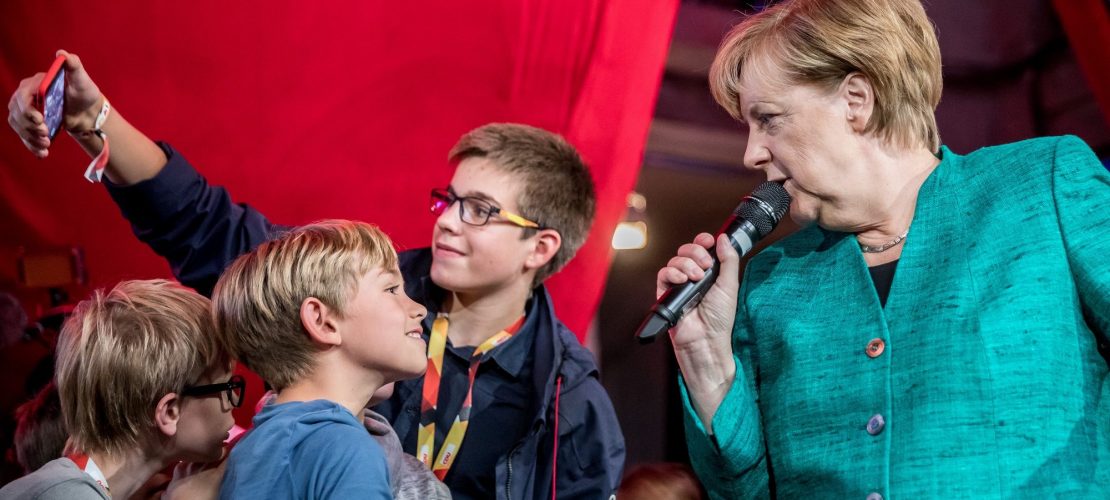Kinder fragen Kanzlerin aus