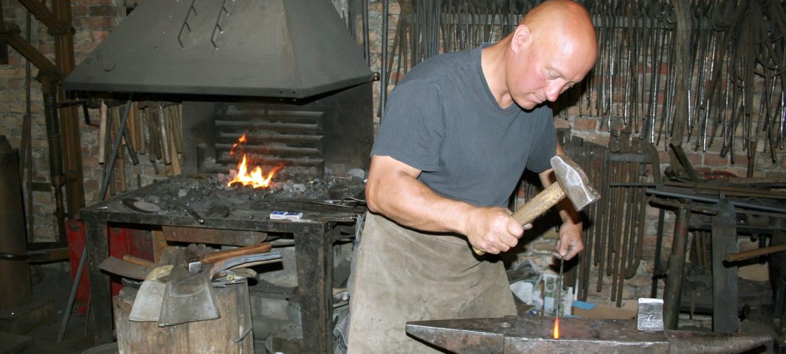 Was macht ein Schmied?