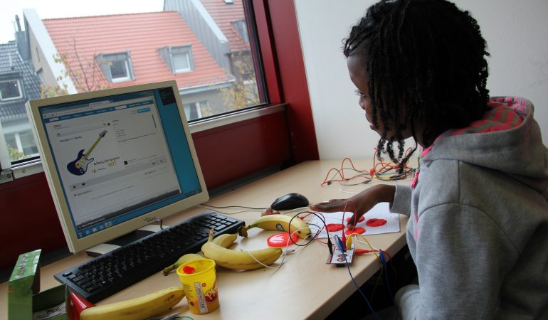 Raus hier: Bücher, Hexen und PCs