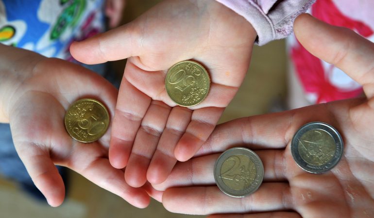 Taschengeld: Wer bekommt wie viel?