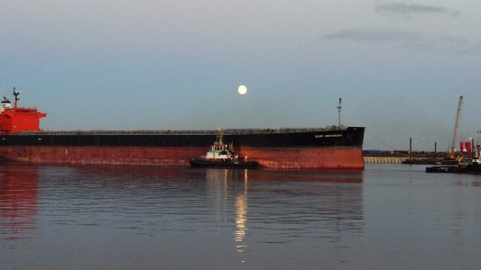 Warum haben große Schiffe Wasser an Bord?
