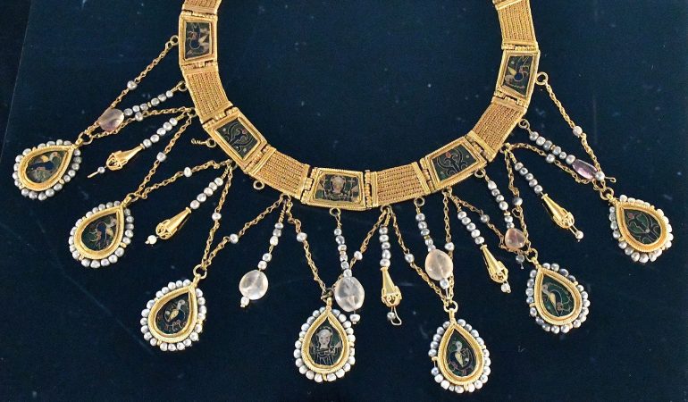 Bauer findet Schatz auf Acker