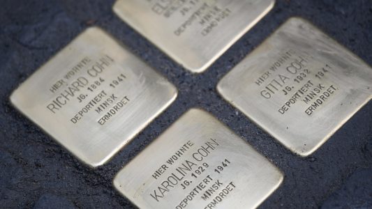 Was bedeuten die Stolpersteine?