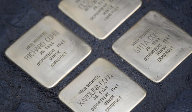 Was bedeuten die Stolpersteine?