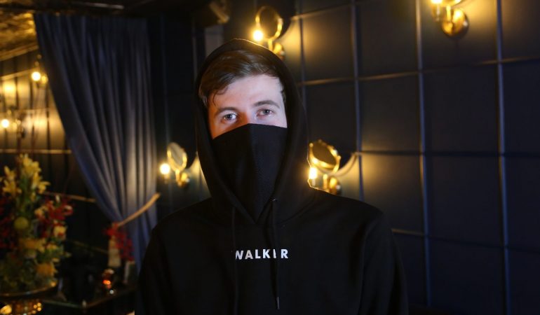 Alan Walker versteckt sich