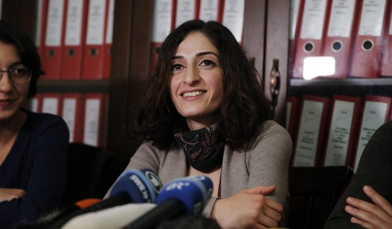 Wer ist Mesale Tolu?