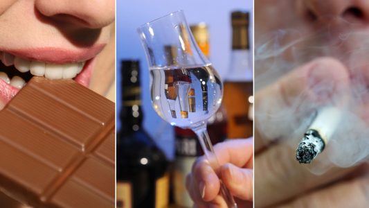Die Bildkombo zeigt eine junge Frau die von einer Tafel Schokolade abbeißt, ein Glas mit Schnaps vor Flaschen mit Spirituosen und einen rauchenden Mann mit einer Zigarette. (Foto: dpa)