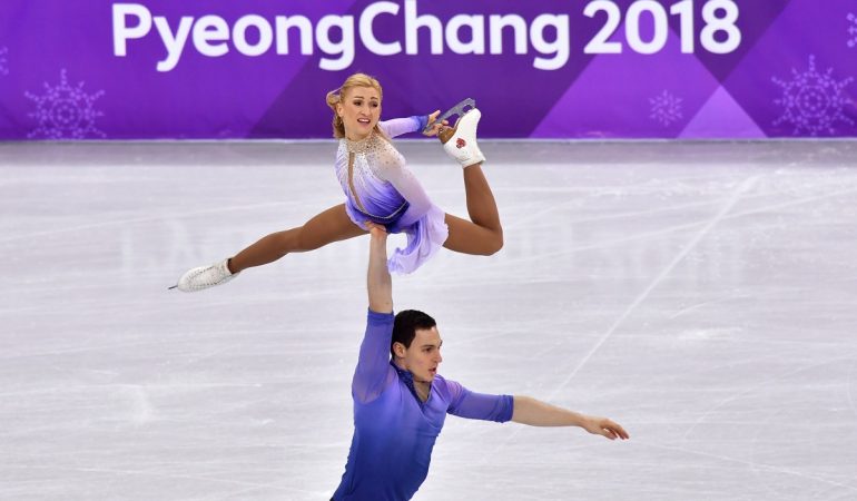 15.02.2018, Südkorea, Gangneung, Olympia, Eiskunstlauf, Paare, Kür in der Gangneung Ice Arena. Aljona Savchenko und Bruno Massot bei ihrer Kür. ACHTUNG: Dieses Bild hat dpa auch im Bildfunk gesendet. Foto: Peter Kneffel/dpa - Honorarfrei nur für Bezieher des Dienstes dpa-Nachrichten für Kinder +++ dpa-Nachrichten für Kinder +++