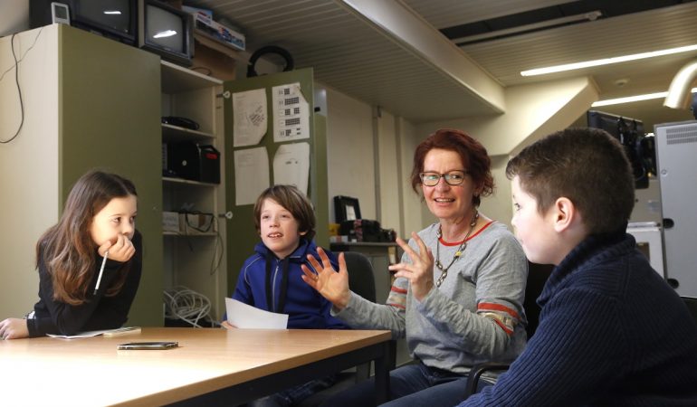 Die Kinderreporter haben Margit Auer viele Geheimnisse entlockt. (Foto: Thomas Banneyer)