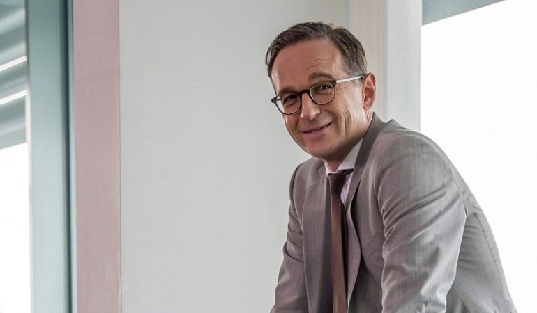 ARCHIV - 13.07.2016, Berlin: Bundesjustizminister Heiko Maas (SPD) wartet auf den Beginn der Sitzung des Bundeskabinetts im Kanzleramt in Berlin. (Foto: dpa)