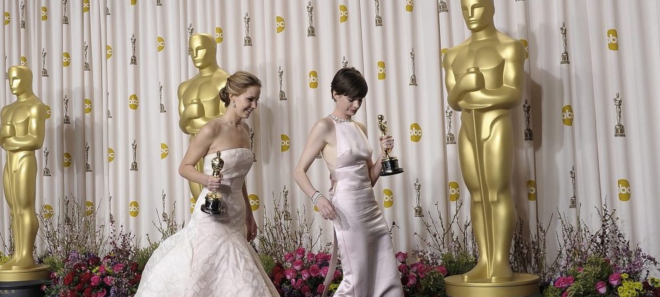 Demi Moore Gives Substance to Method Dressing at the 2025 Oscars | Vogue, image size:2220x1000