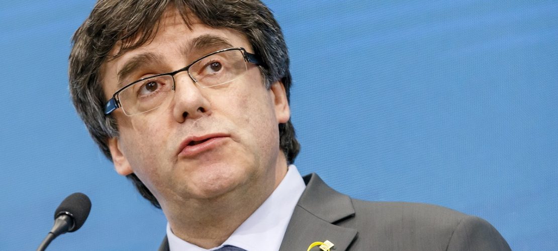 Archiv: Carles Puigdemont, ehemaliger Präsident der spanischen Region Katalonien hält eine Rede. (Foto: dpa)