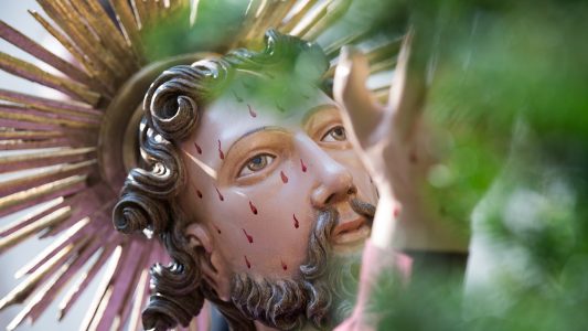 25.03.2018, Thüringen, Heilbad Heiligenstadt: Eine überlebensgroßen Darstellung 