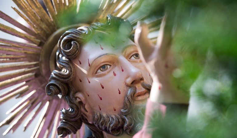 25.03.2018, Thüringen, Heilbad Heiligenstadt: Eine überlebensgroßen Darstellung 