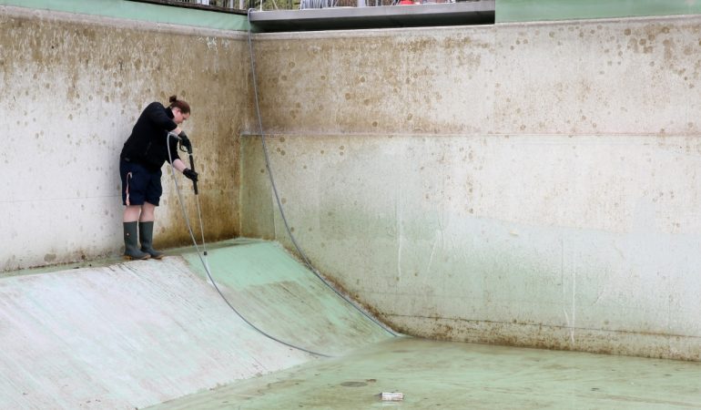 Die neue “Duda, Deine Zeitung”: Ab ins Becken!