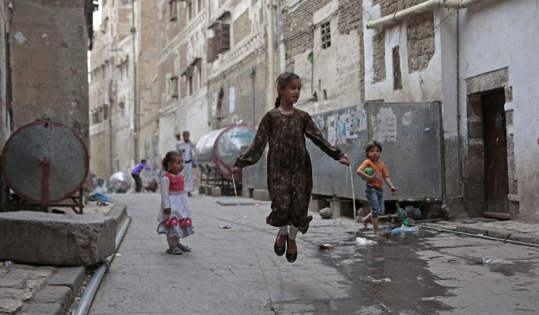 So leben Kinder in der Stadt Sanaa im Land Jemen. (Foto: dpa)