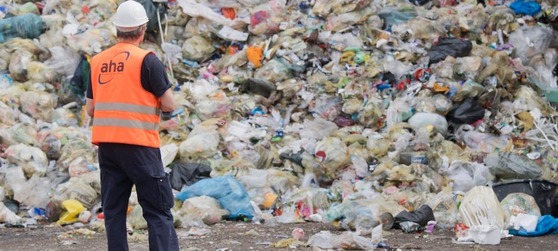 ARCHIV - 16.04.2018, Niedersachsen, Hannover: Leichtverpackungen und Gelbe Säcke liegen auf einer Deponie vom «aha Zweckverband Abfallwirtschaft Region Hannover». (Foto: dpa)