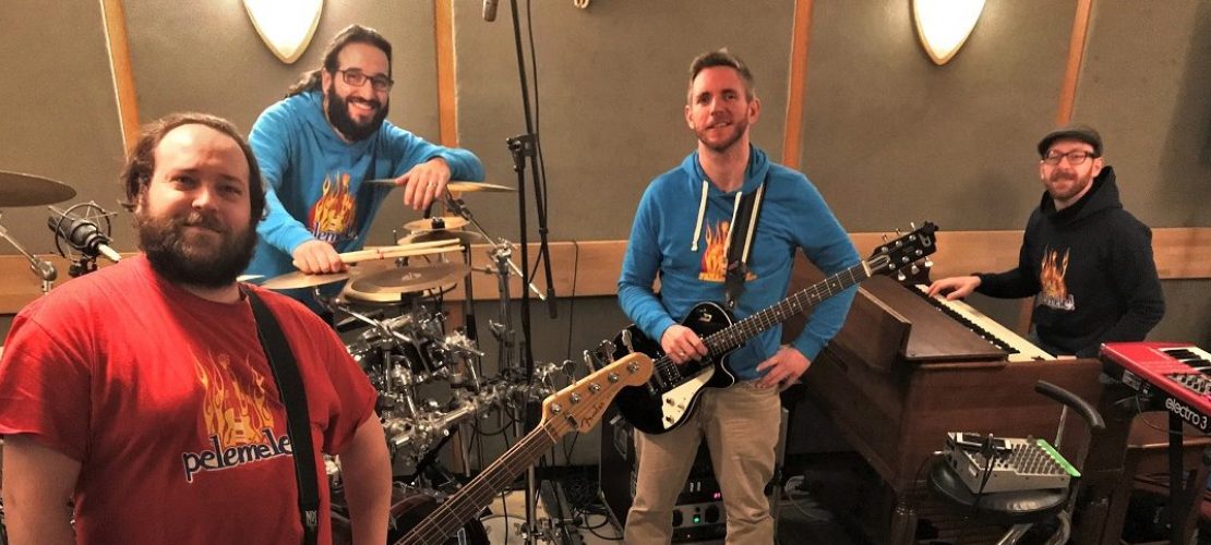 08.03.2018, Nordrhein-Westfalen, Köln: Die Band Pelemele posiert in ihrem Probenraum.