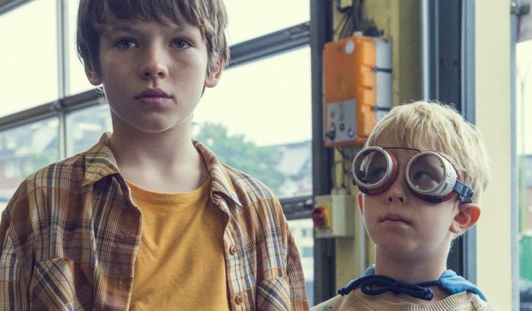 HANDOUT - Matti (Mikke Rasch) und Sami (Nick Holaschke) in einer Szene des Films 