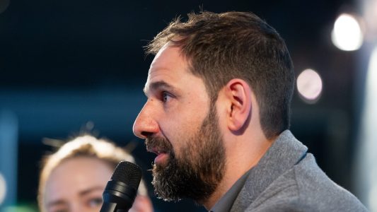 Stefan Ruthenbeck war sehr geduldig bei den Interviews der Kinder - er ist selbst Papa, vielleicht deshalb? (Foto: Bopp)