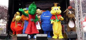 Am Wochenende kannst du Duda und seine Maskottchenfreunde beim Kinderfest besuchen. (Foto: Archiv)