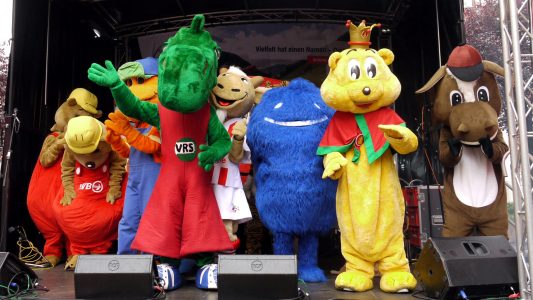 Am Wochenende kannst du Duda und seine Maskottchenfreunde beim Kinderfest besuchen. (Foto: Archiv)