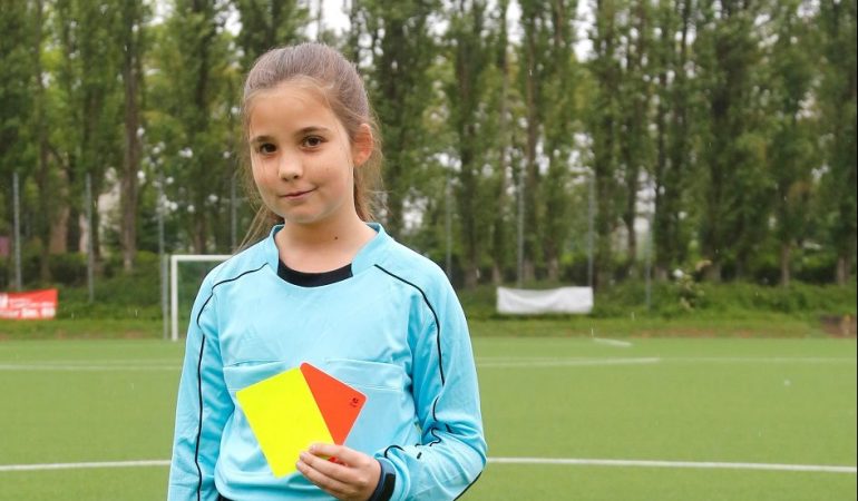 Lenja ist Schiedsrichterin. (Foto: Jennifer Wagner)