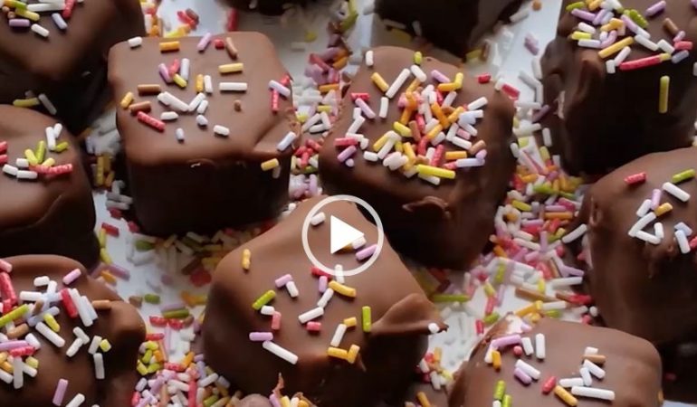 Duda.news zeigt dir, wie leicht man Eiskonfekt selbst machen kann.