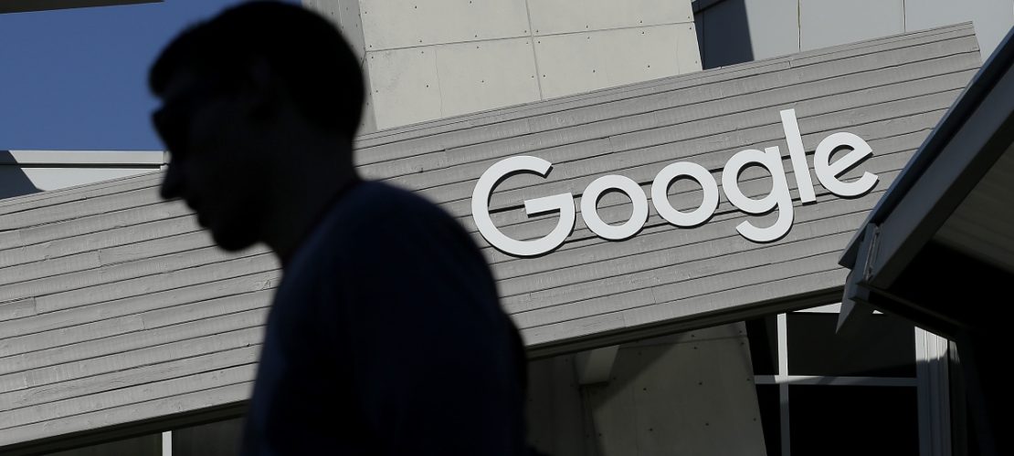 Die EU-Kommission verhängt gegen Google wegen des Missbrauchs der Marktmacht beim Smartphone-System Android eine Rekordstrafe in Höhe von 4,3 Milliarden Euro. (Foto: dpa)