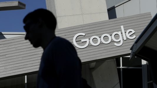Die EU-Kommission verhängt gegen Google wegen des Missbrauchs der Marktmacht beim Smartphone-System Android eine Rekordstrafe in Höhe von 4,3 Milliarden Euro. (Foto: dpa)