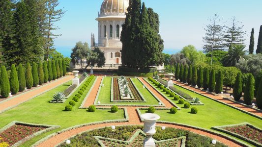 Der Schrein des Bab in den Gärten der Bahai im israelischen Haifa. (Foto: dpa)