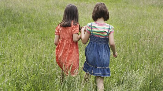 Kinder sollten immer mal wieder Zeit haben zum Nachdenken und Spielen. (Foto: Thinkstock)