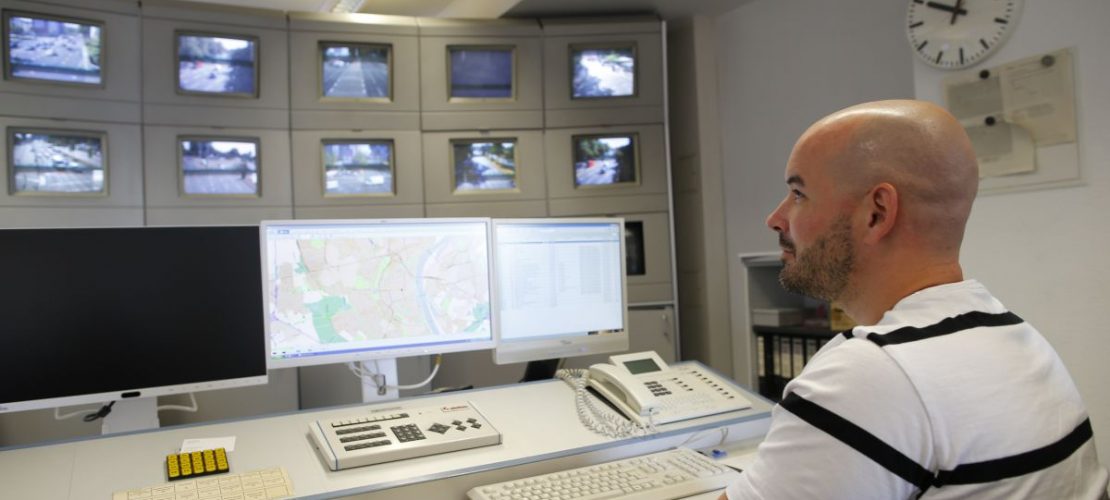 So haben die Mitarbeiter der Verkehrsleitzentrale alles im Blick. (Foto: Thomas Banneyer)