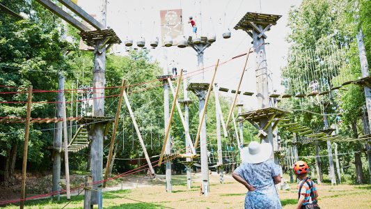 Hier ist Kinderreporterin Medi immer sehr glücklich: Im Klettergarten am Blackfoot. (Foto: Blackfoot)