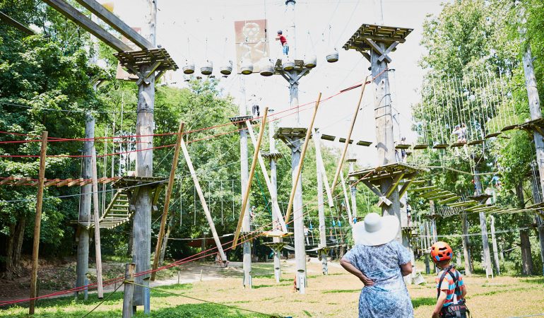 Hier ist Kinderreporterin Medi immer sehr glücklich: Im Klettergarten am Blackfoot. (Foto: Blackfoot)