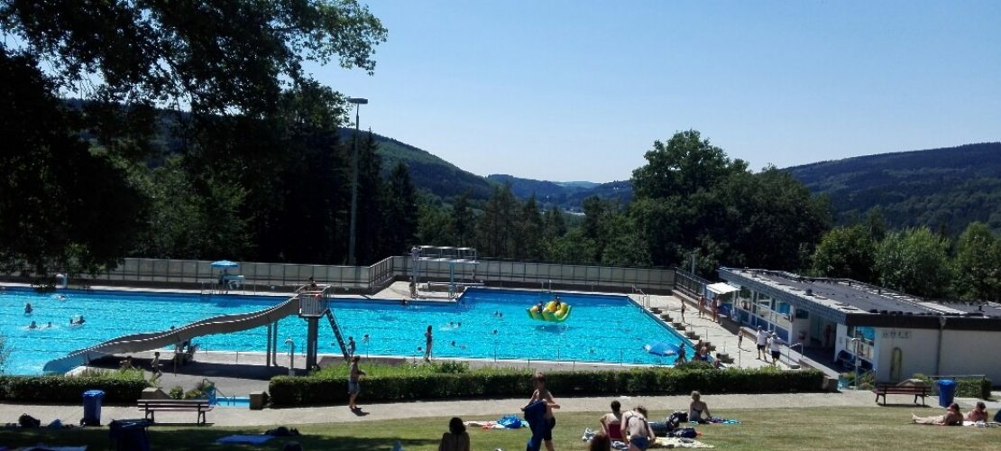 Lennarts Lieblingsbad hat einen tollen Ausblick. (Foto: Panoramabad) Engelskirchen