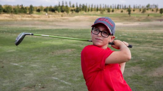 Lion spielt seit einem Jahr Golf. (Foto: Michael Bause)