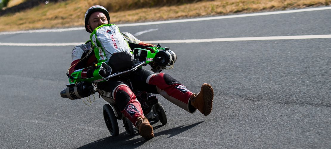 Der Mann mit dem schnellen Bobby-Car