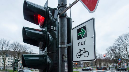 Ein grüner Pfeil für Radfahrer