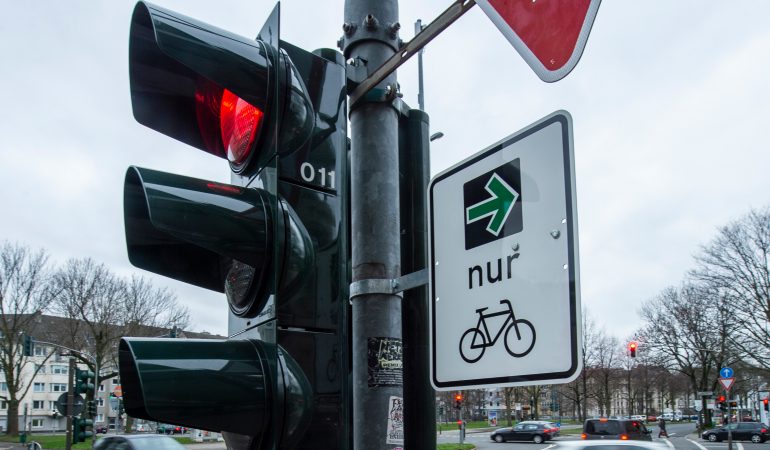 Ein grüner Pfeil für Radfahrer