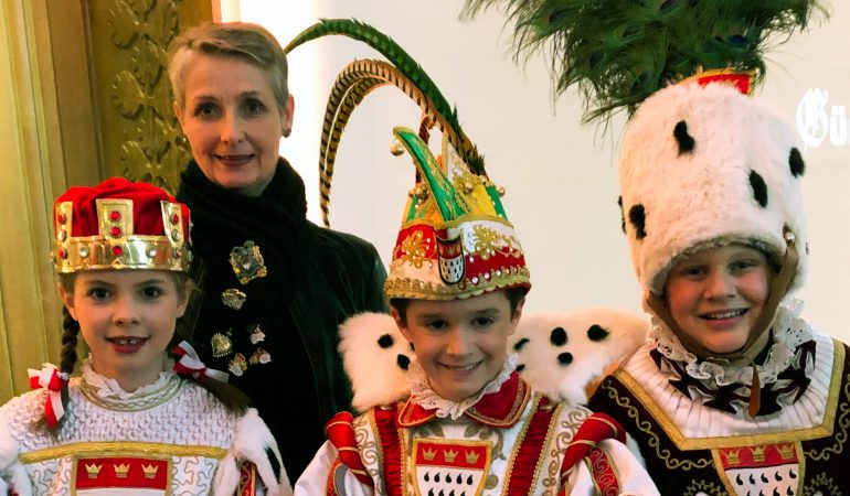 Karneval statt Schulunterricht – Das Kölner Kinderdreigestirn