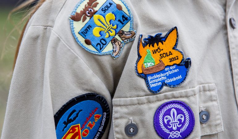 Zelten, singen, Feuer machen