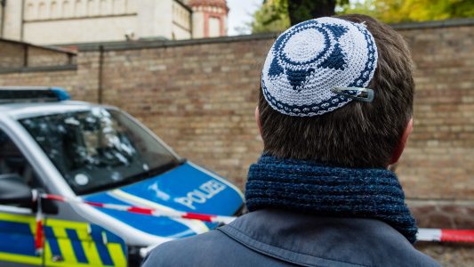 Schüsse vor der Synagoge