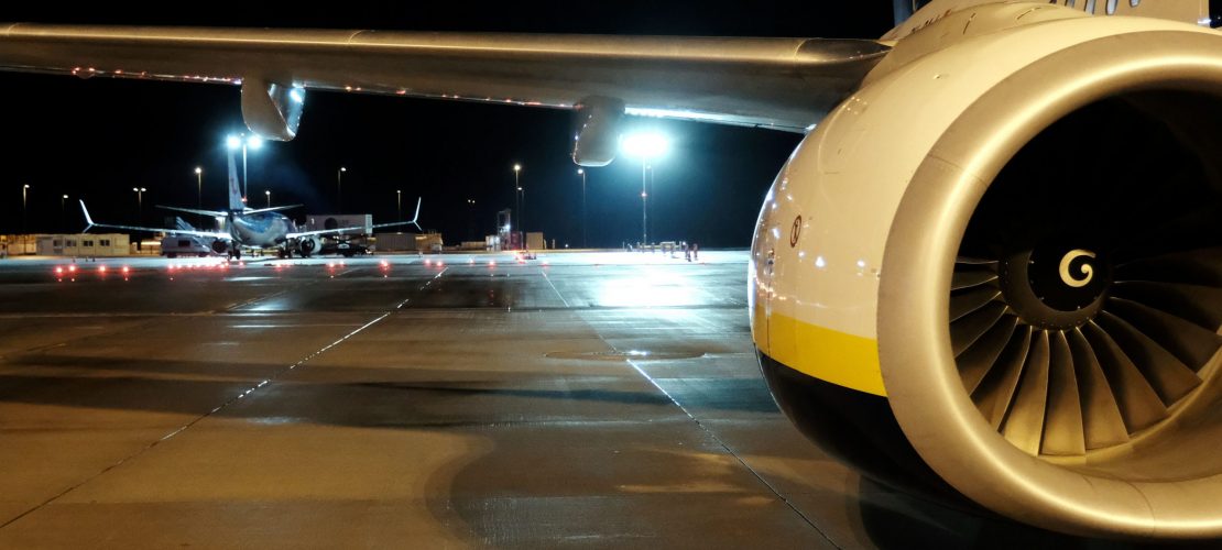 Nachts am Flughafen