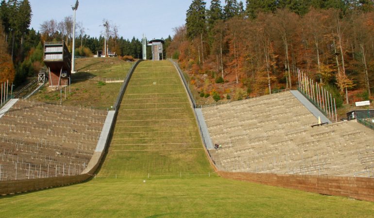 Lang laufen und weit springen