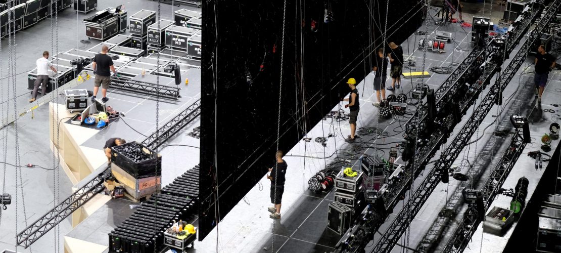 Eine Halle auf den Kopf stellen