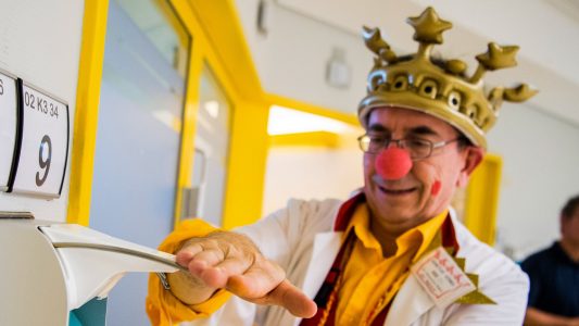 Kranke Kinder zum Lachen bringen