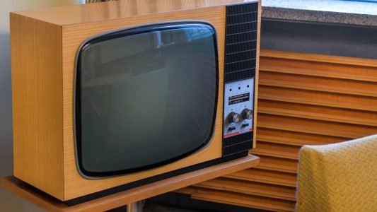 Eine drehende Scheibe mit Löchern