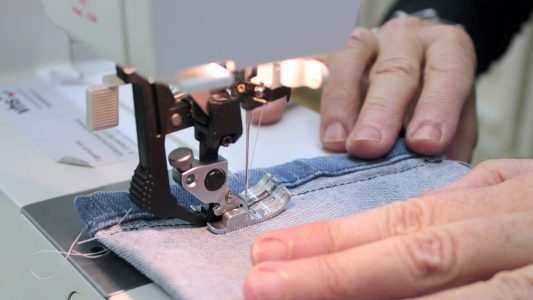 Mode aus kaputten Klamotten